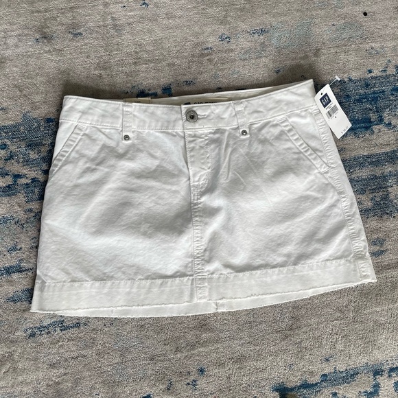 GAP Dresses & Skirts - NWT Gap Zip Fly White Denim Skirt Size 4